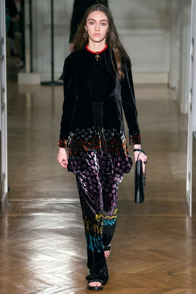 Look 15